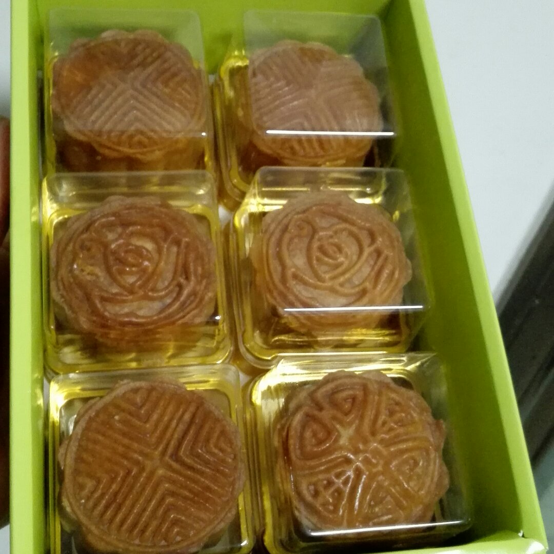 广式月饼—蛋黄芝麻月饼