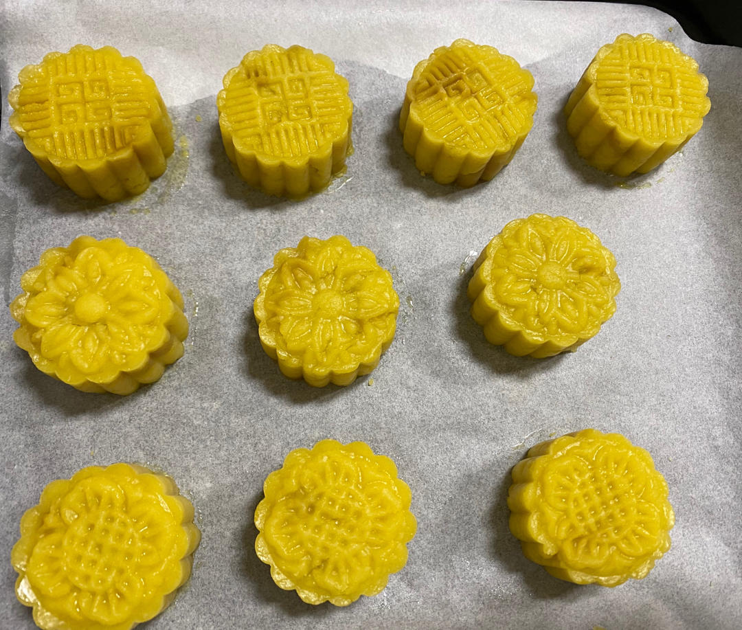 金沙奶黄流心月饼