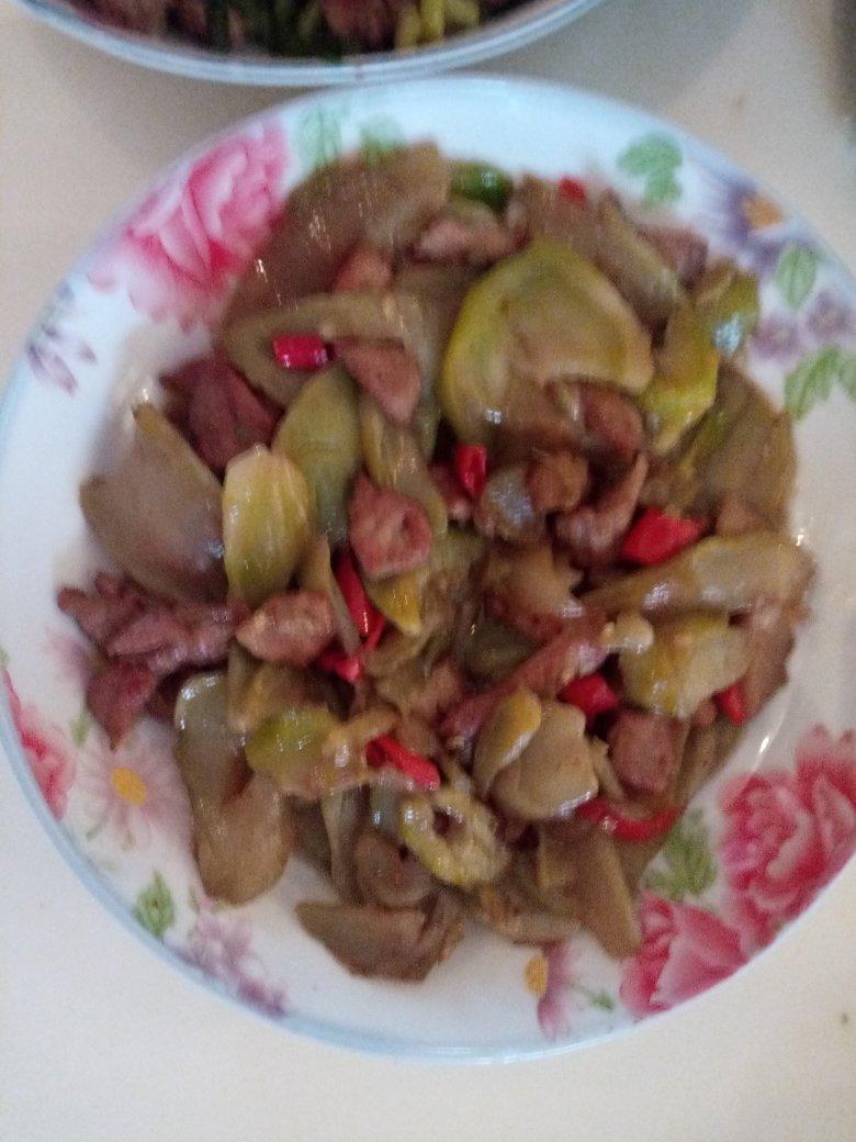 小米椒菜头炒肉片