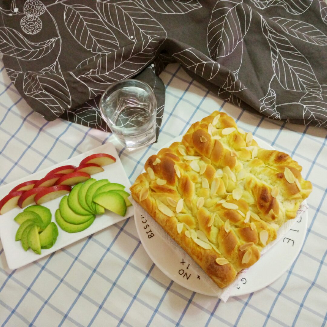 杏仁奶油软排包