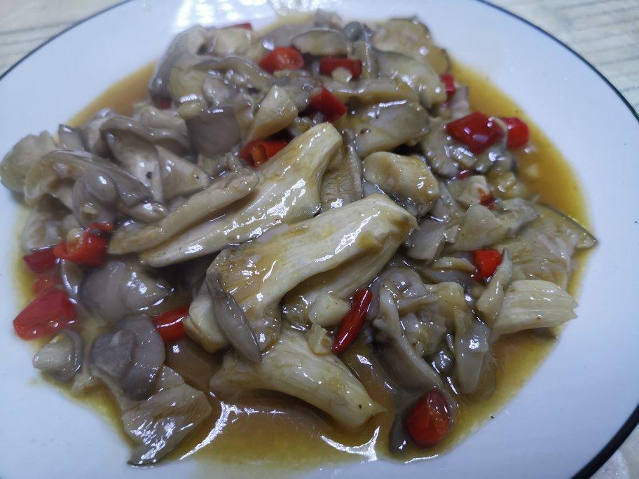 鲜掉眉毛的蚝油白蘑菇