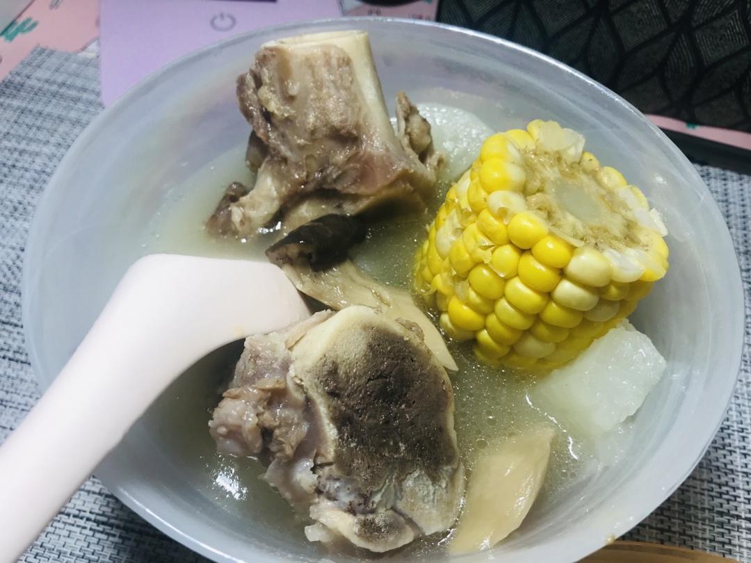 排骨玉米白萝卜汤
