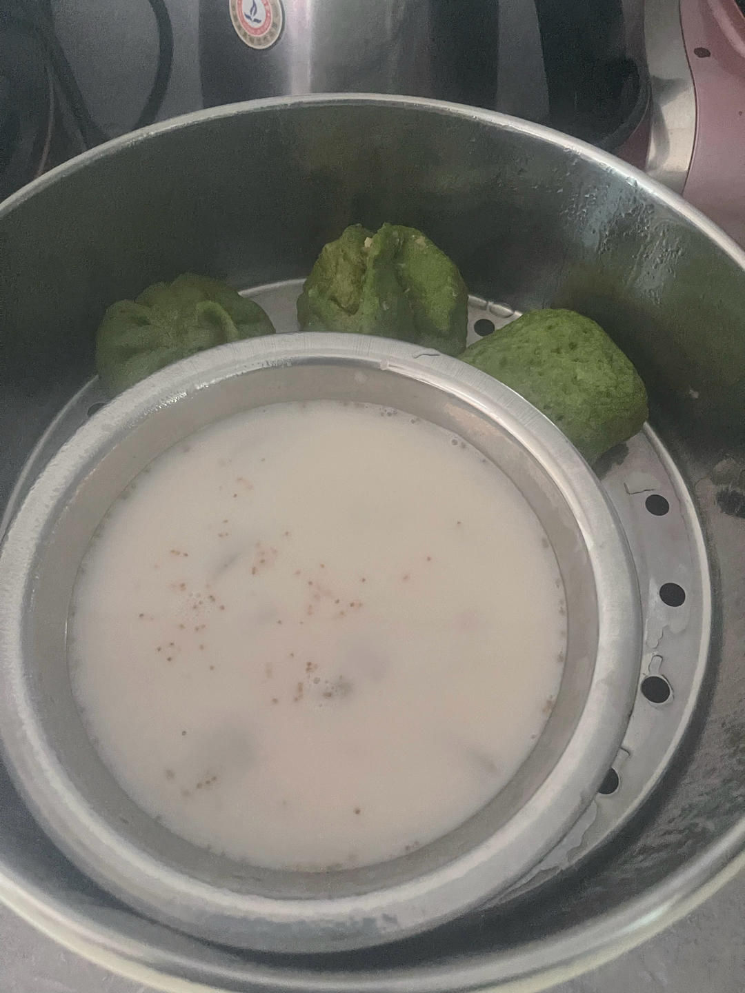 牛奶炖桃胶