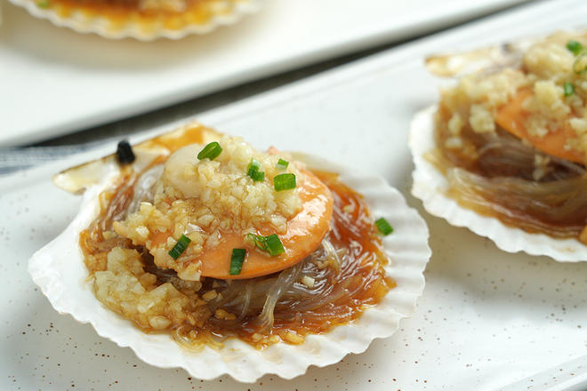 这道海鲜菜，上桌秒抢光——清蒸半壳夏威夷大扇贝的做法