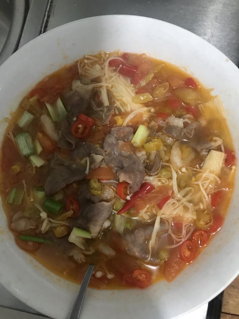 酸汤肥牛金针菇，开胃祛寒