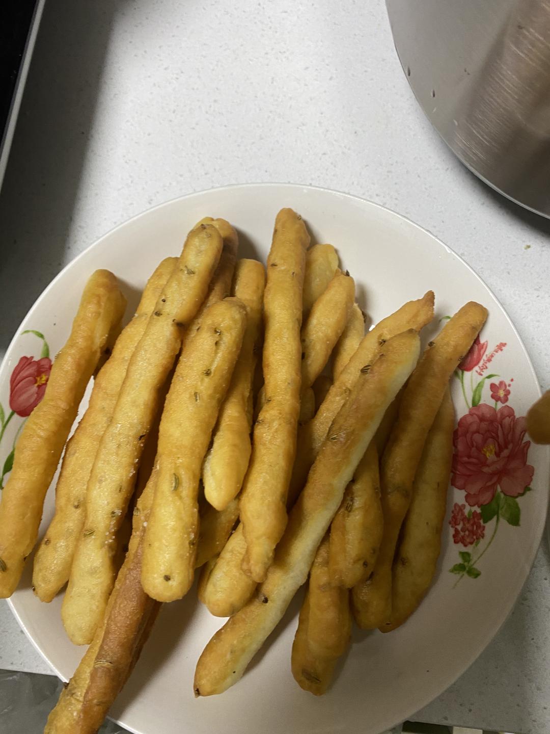 海底捞同款茴香小油条的做法