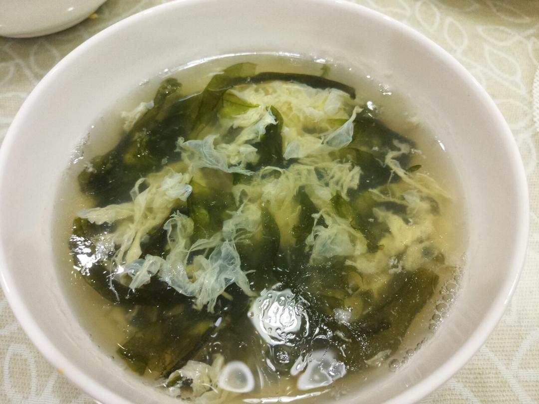 江城子与苏幕遮做的紫菜蛋花汤
