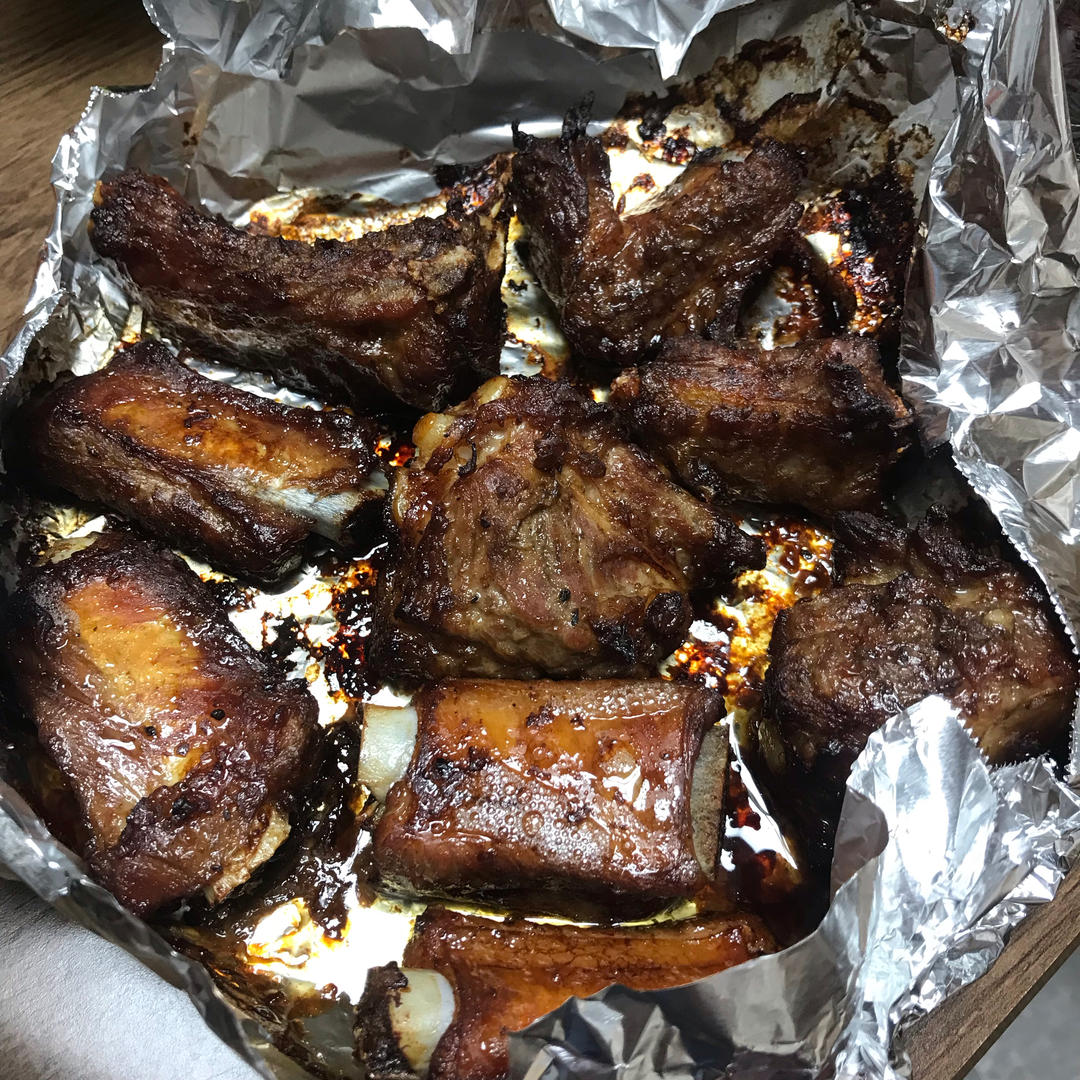 好吃到舔手指的蒜香烤排骨