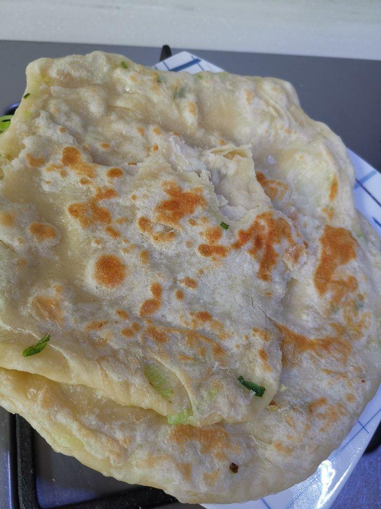 葱油饼这样烙 柔软多层 凉了也不硬 柔软又有劲道 附细节视频详解
