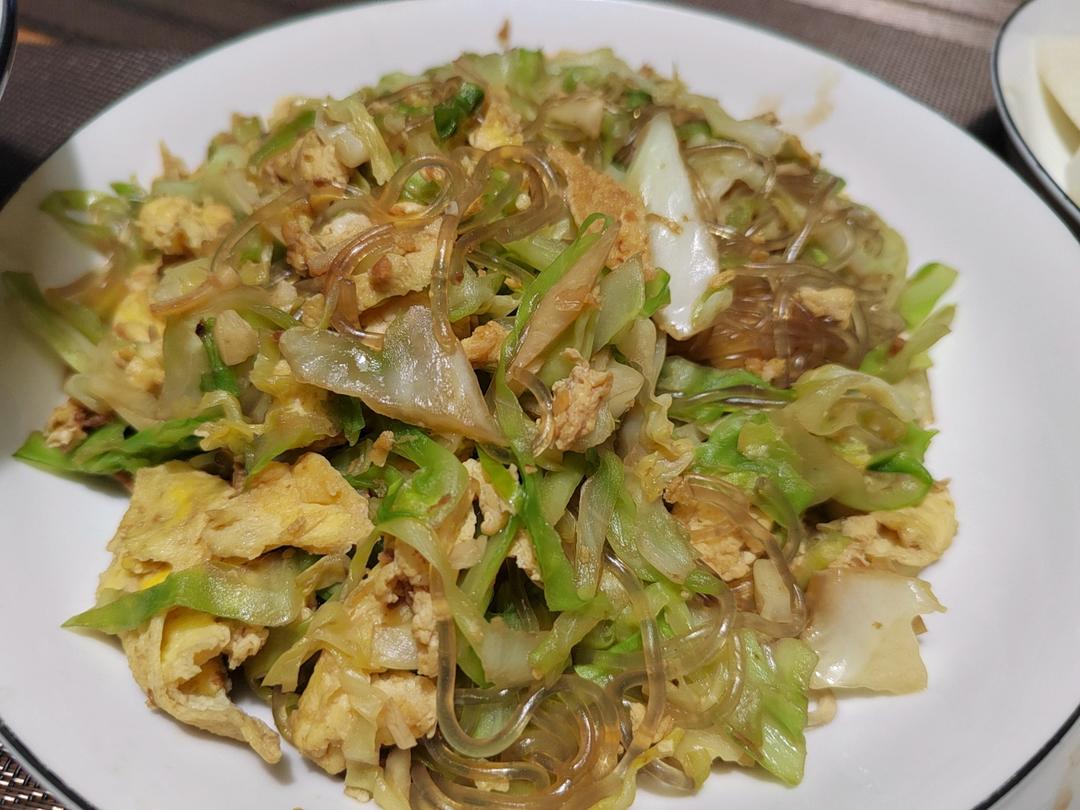 包菜粉丝炒鸡蛋