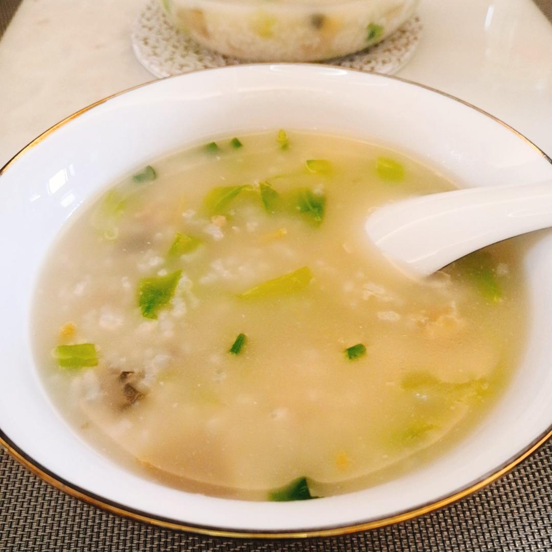 妈妈👩教我做的皮蛋瘦肉粥🥣简单快捷美味😋