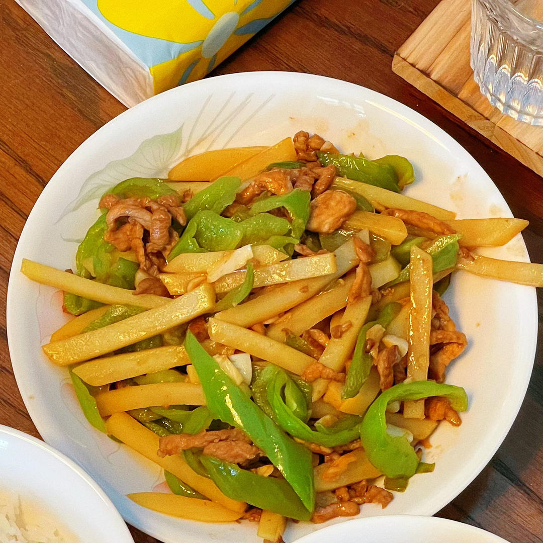 青椒土豆炒肉丝