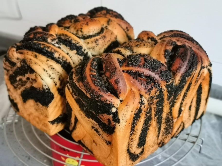 料多多系列--黑芝麻奶酥小吐司