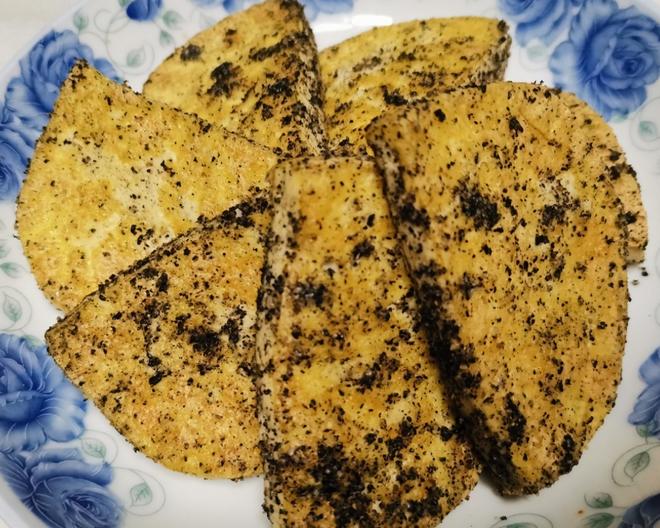 黑芝麻椒盐煎豆腐的做法