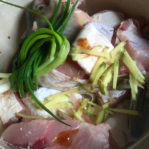 砂锅鱼块豆腐煲的做法 步骤2