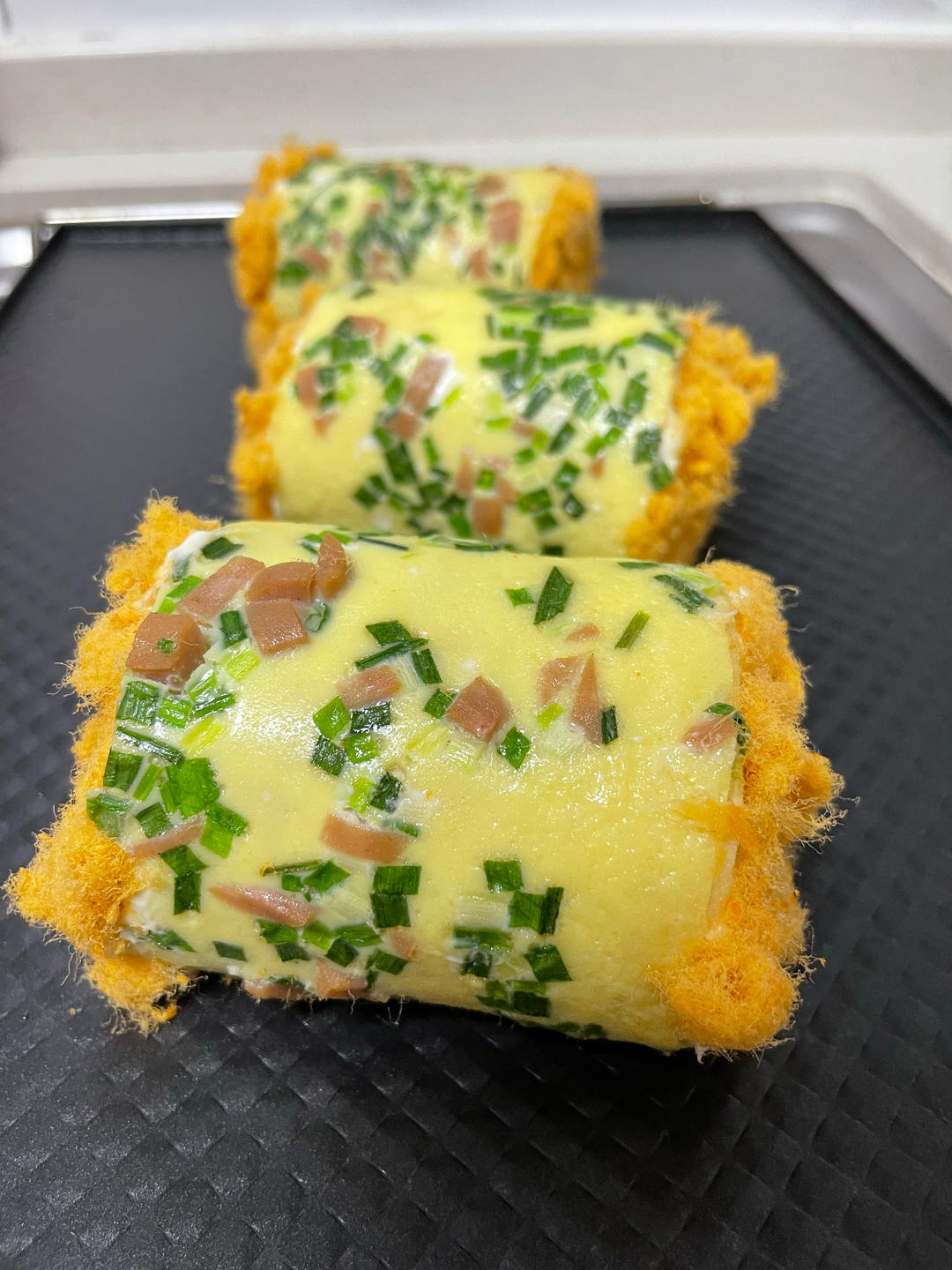 肉松蛋皮面包卷