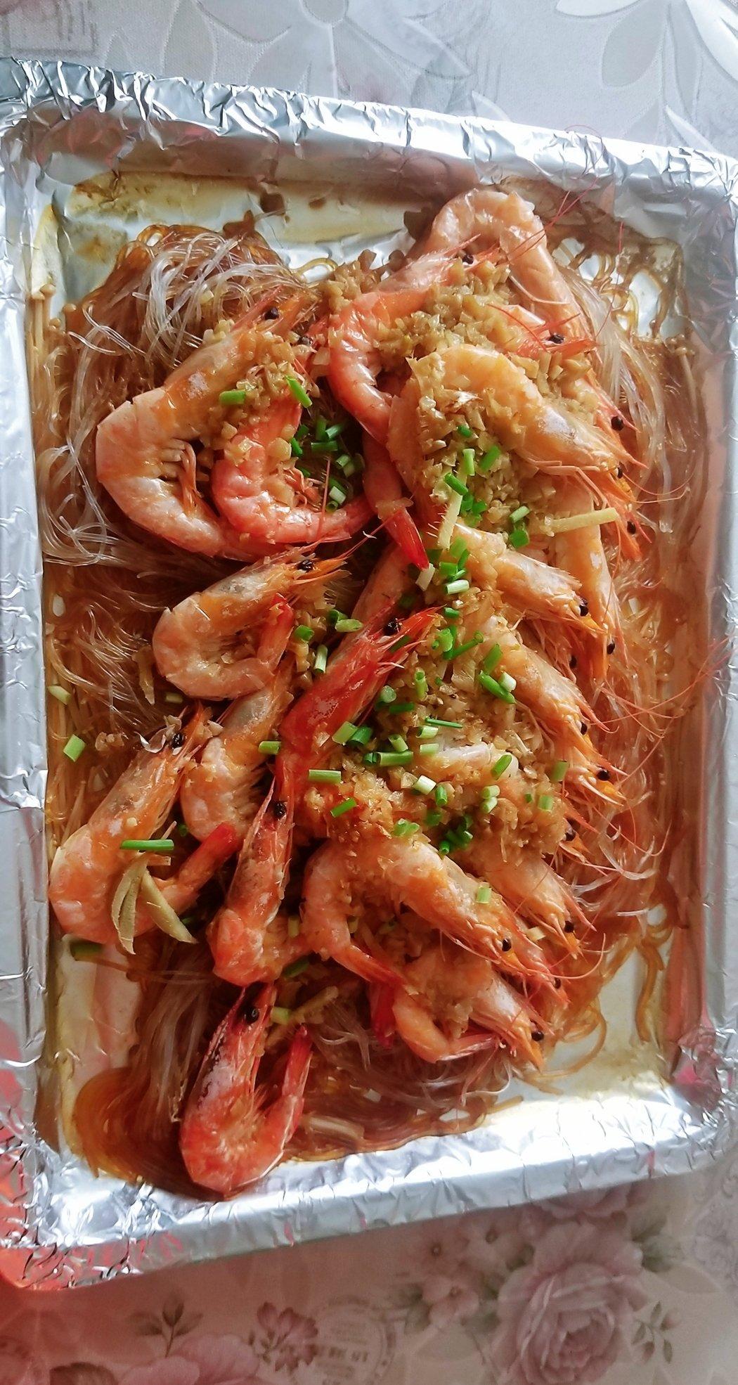 chenchen的陈做的锡纸金针菇大虾(烤箱版)
