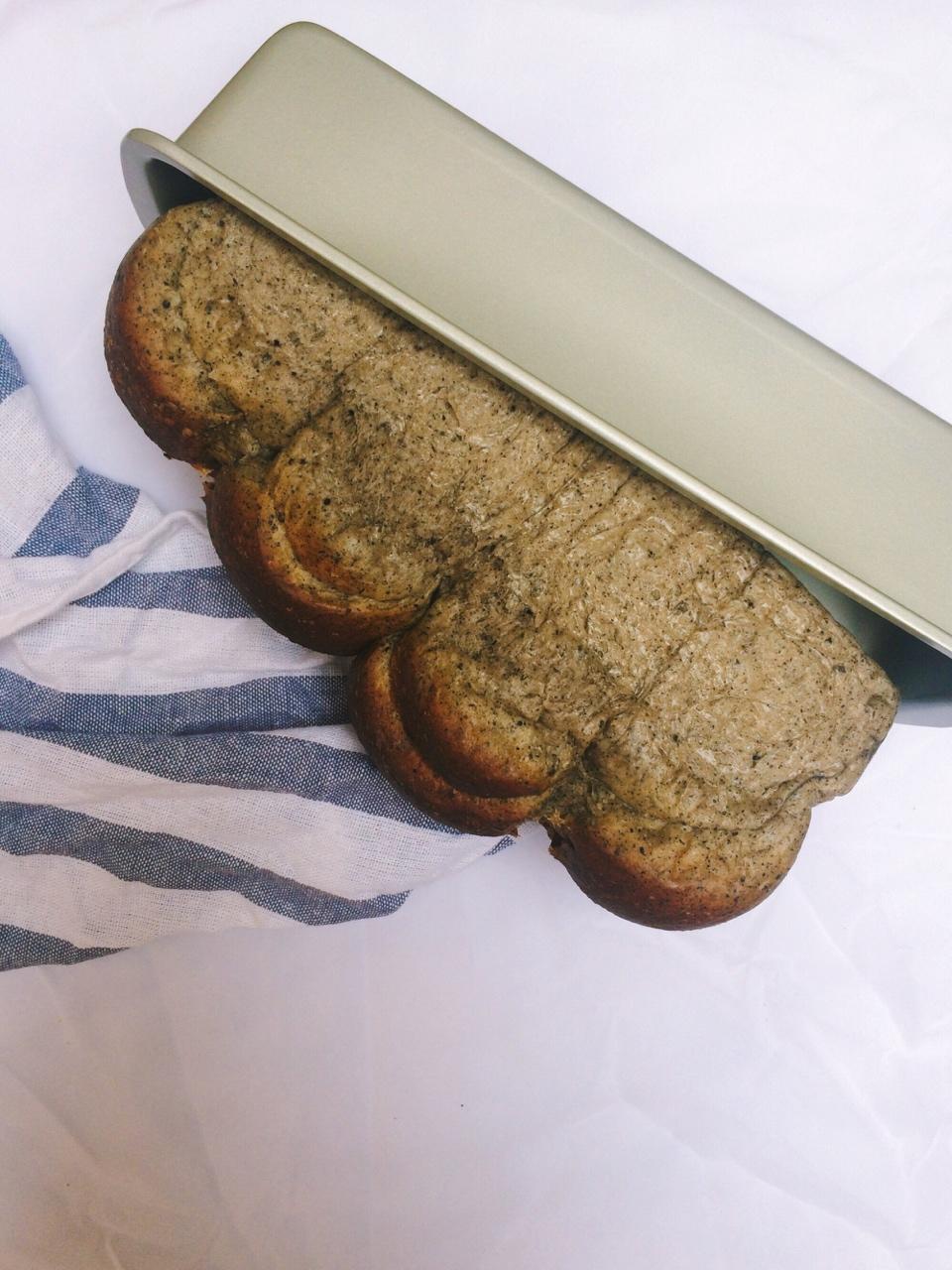 酸奶黑芝麻粉吐司的做法