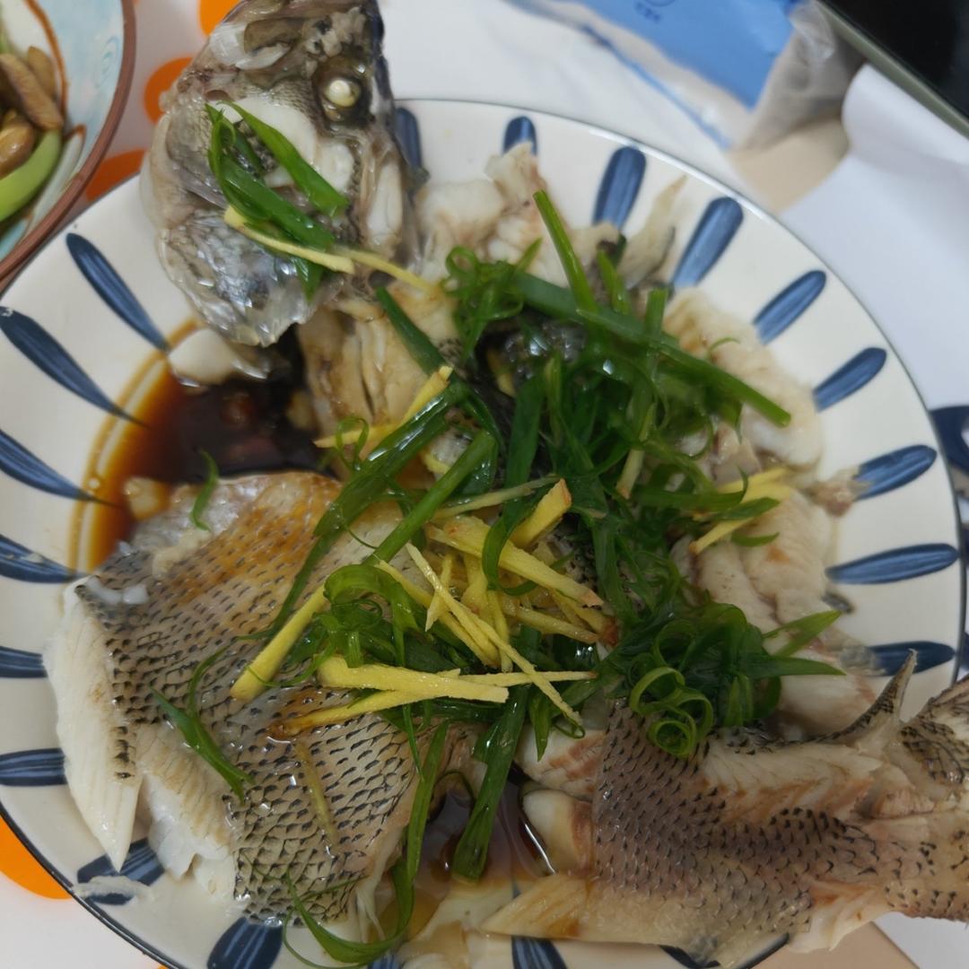10分钟做 清蒸鲈鱼 （附切鱼图解）