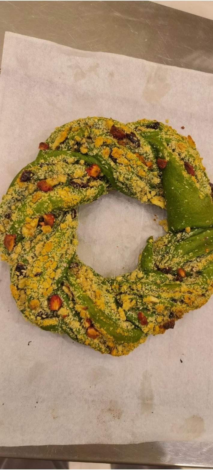 抹茶蔓越莓花环面包