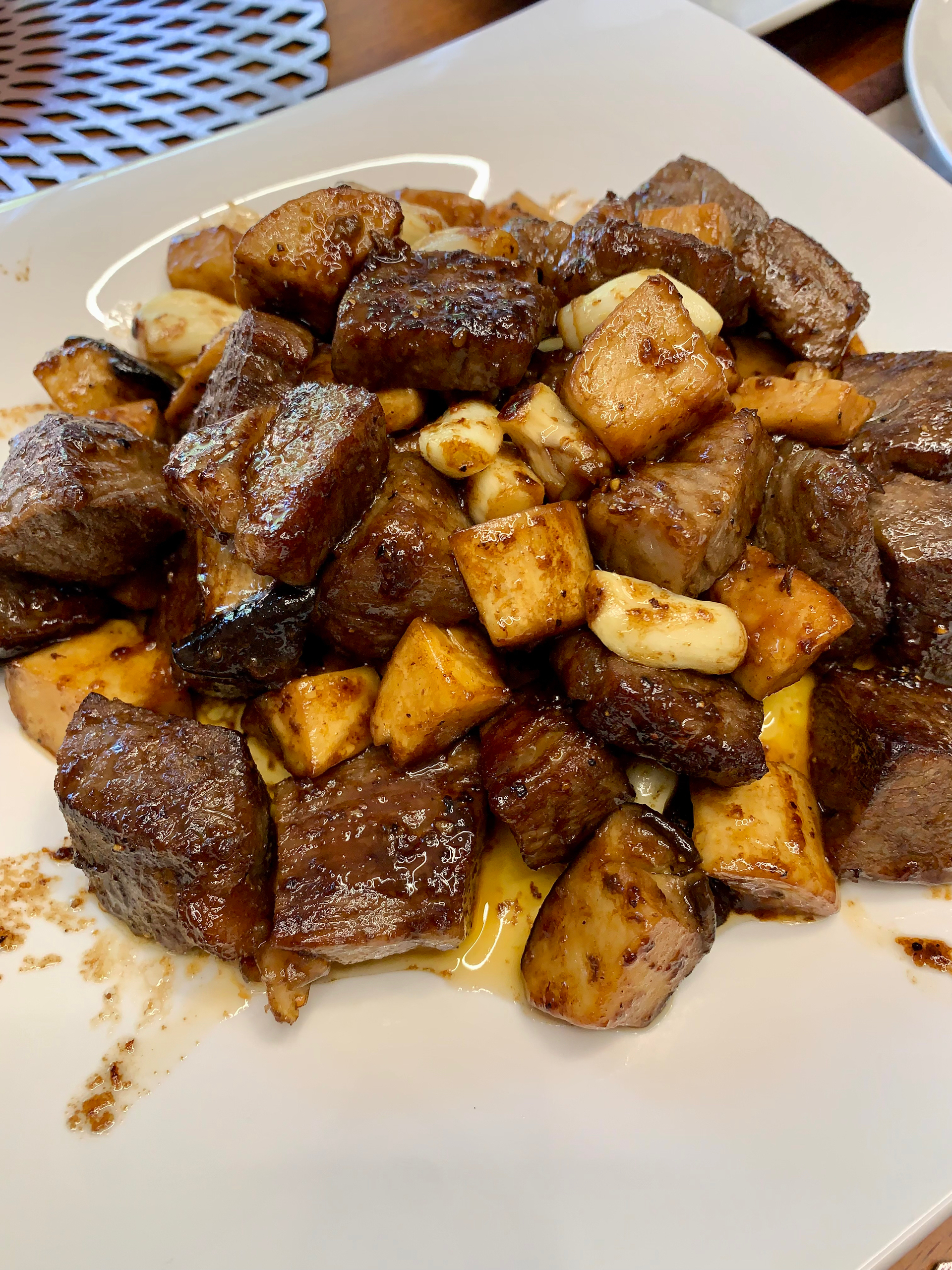 快手菜—入口即化的和牛粒炒鲜甜鸡腿菇—令人感动的料理的做法
