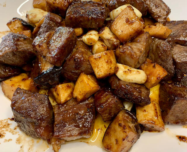 快手菜—入口即化的和牛粒炒鲜甜鸡腿菇—令人感动的料理