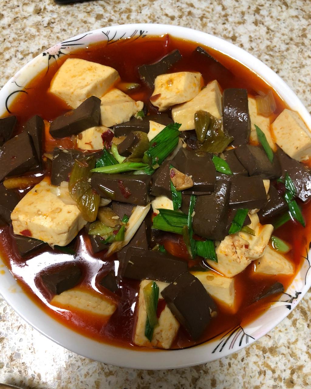 鸭血豆腐煲