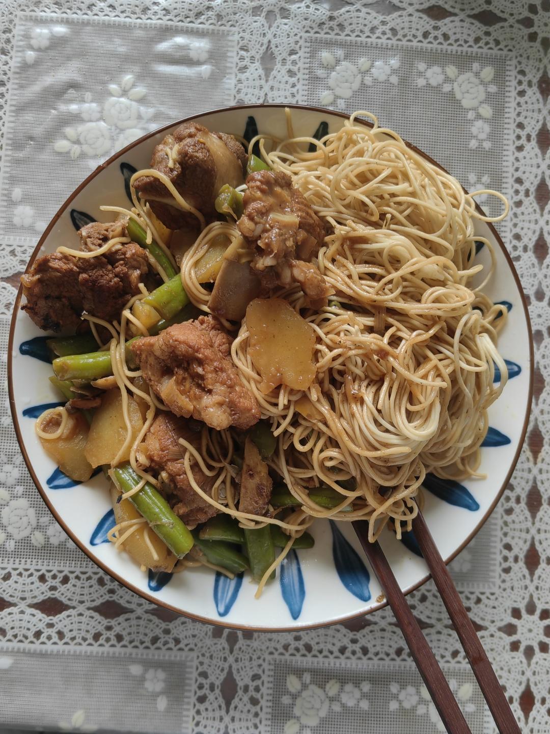 硬菜代表--排骨炖豆角土豆（豆角焖面胚子）