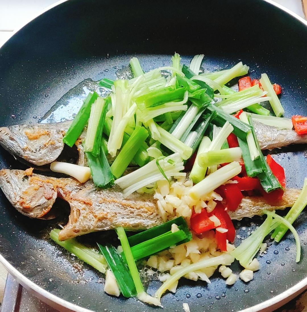 大师菜谱丨柱候酱焖马鲛鱼的做法 步骤3