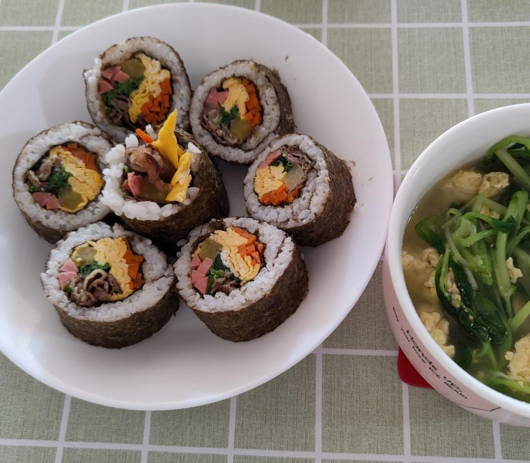 高颜值的紫菜包饭