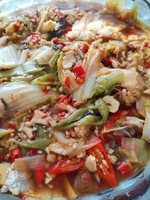泡椒白菜炖草鱼，吃完鱼吃菜然后汤拌饭够味儿的做法 步骤8