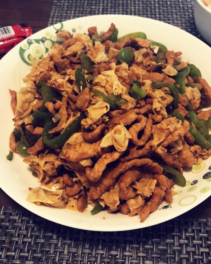 青椒豆皮炒肉丝