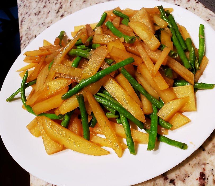 下饭神器❤️ 必须多备几碗米哦！！土豆烧豆角