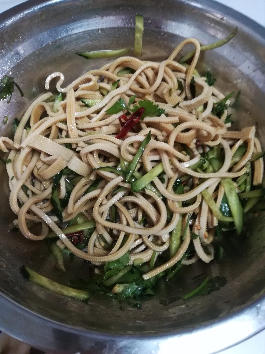 超级爽口开胃的凉拌豆皮