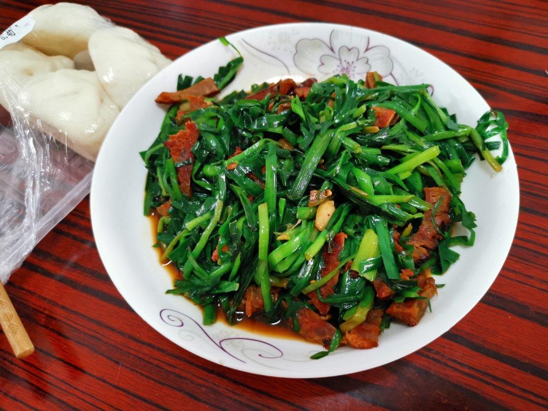 韭菜花炒腊肠