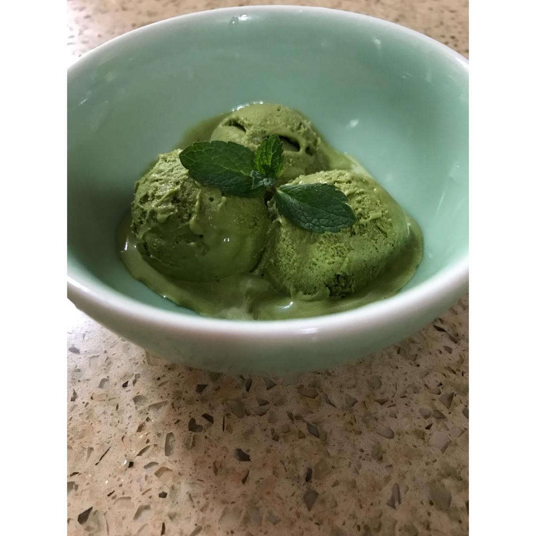抹茶白巧冰淇淋