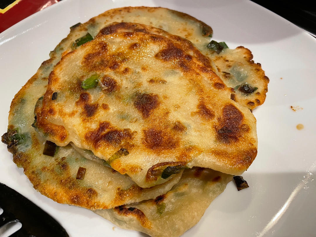 家常葱油饼 柔软多层 凉了也不硬 附细节视频详解