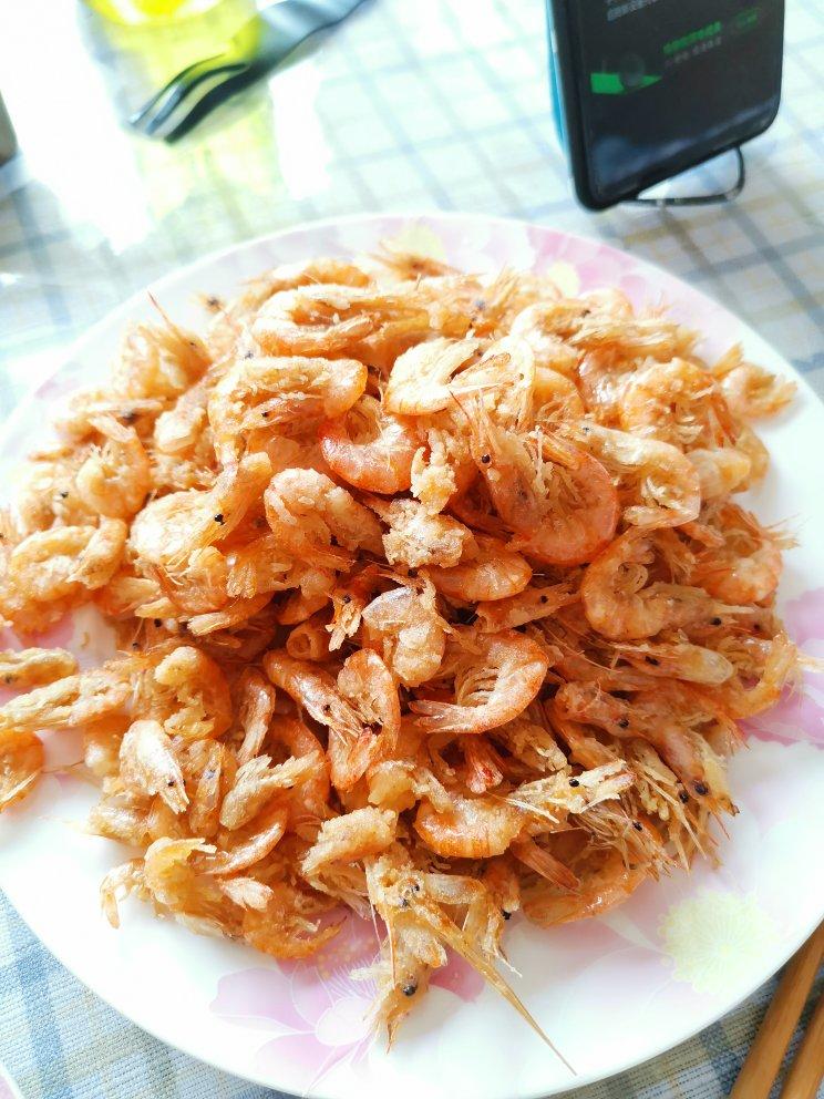 金刚大脸娃做的酥炸小白虾满口酥脆鲜香可以当孩子零食的补钙佳品