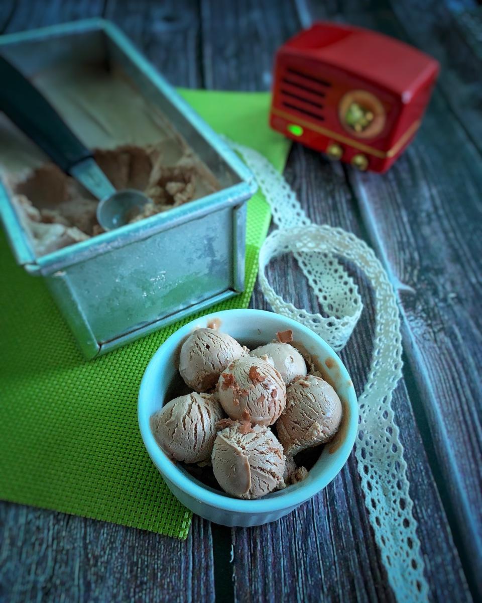 浓醇黑巧克力冰淇淋（免搅打）