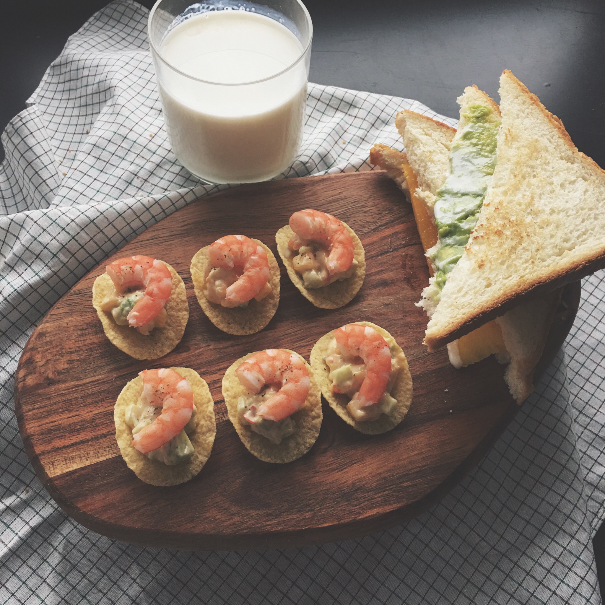 薯片牛油果大虾沙拉