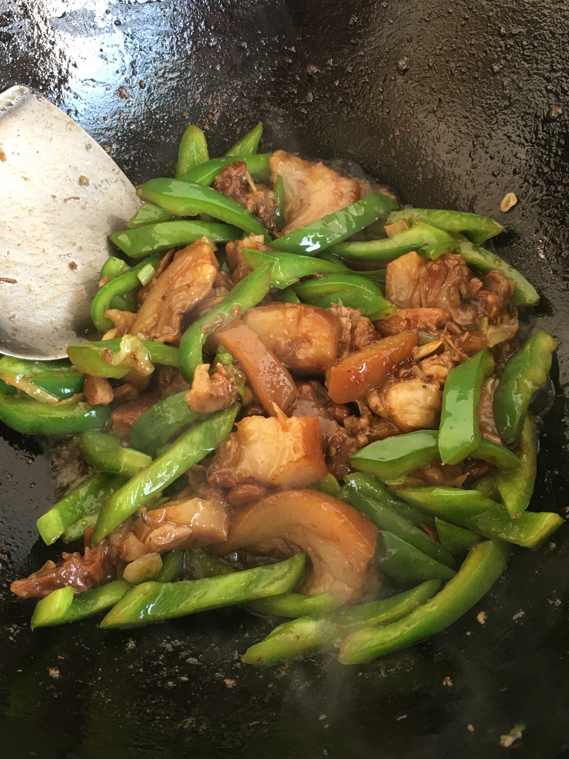 下饭菜「青椒炒猪头🐷肉」的做法 步骤9