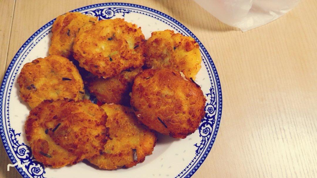 dingjuewen做的香煎土豆虾仁饼