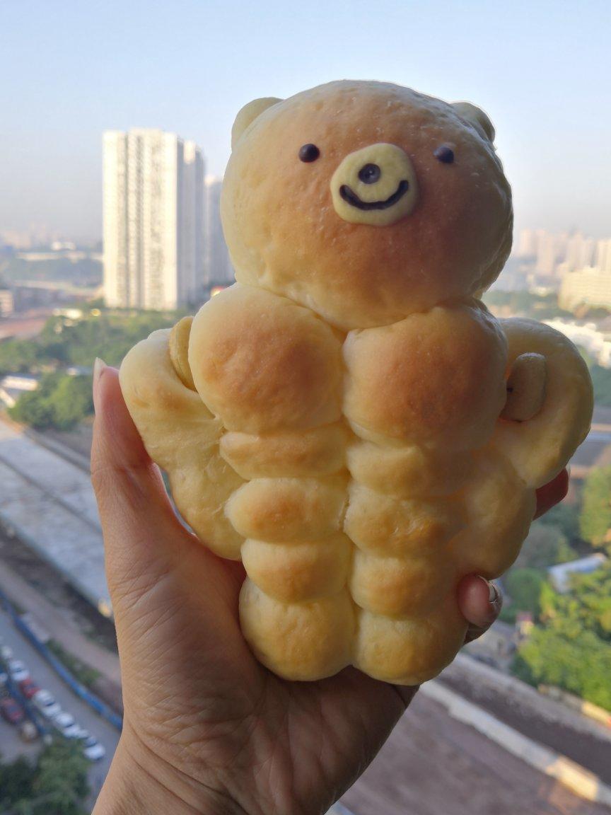 浅兰月光做的肌肉熊面包