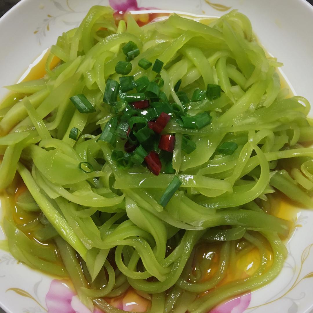 凉拌莴笋