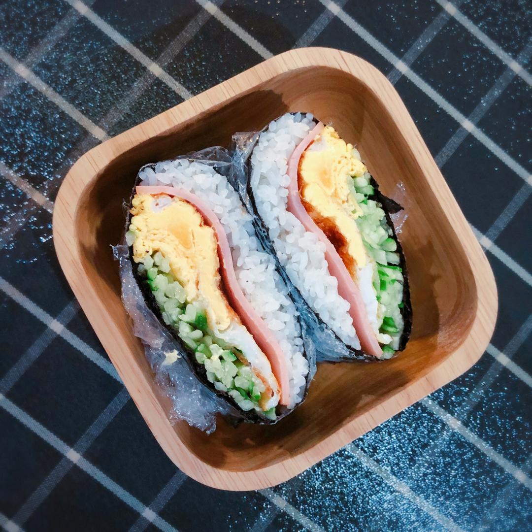 不用捏的饭团(おにぎらず)