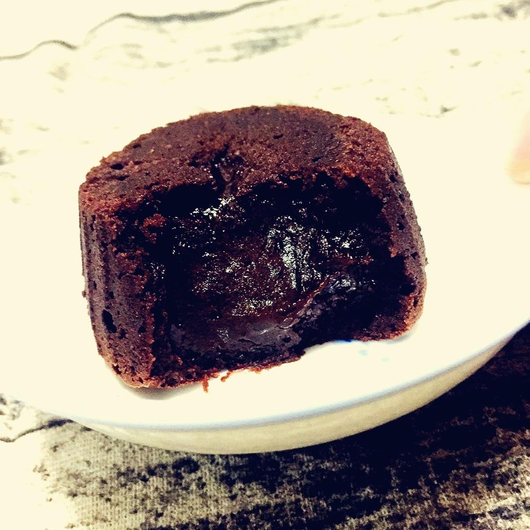 给妹子群的巧克力熔岩蛋糕