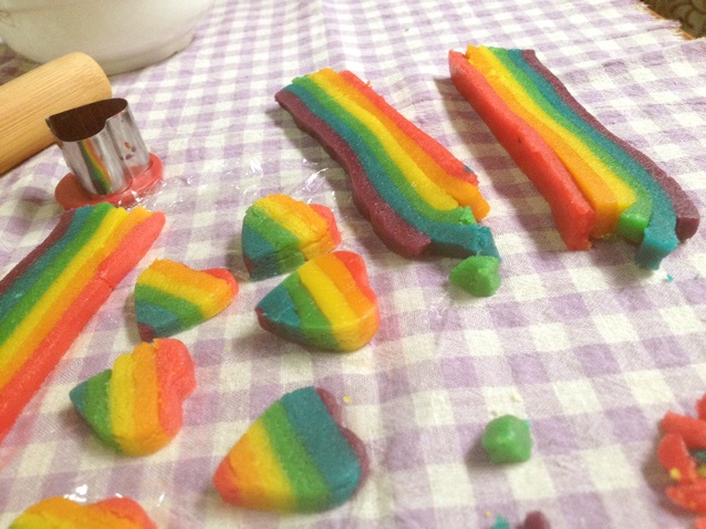 绝对惊呆所有人的彩虹心曲奇（26张超详细图步骤绝对良心）