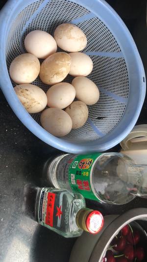 自制流油咸鸭蛋的做法 步骤1