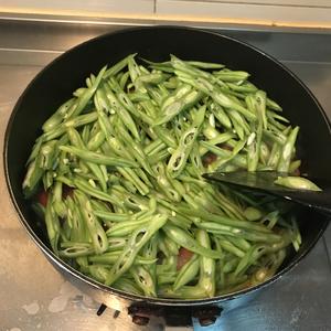 拌面菜——西红柿炒豆角丝的做法 步骤5