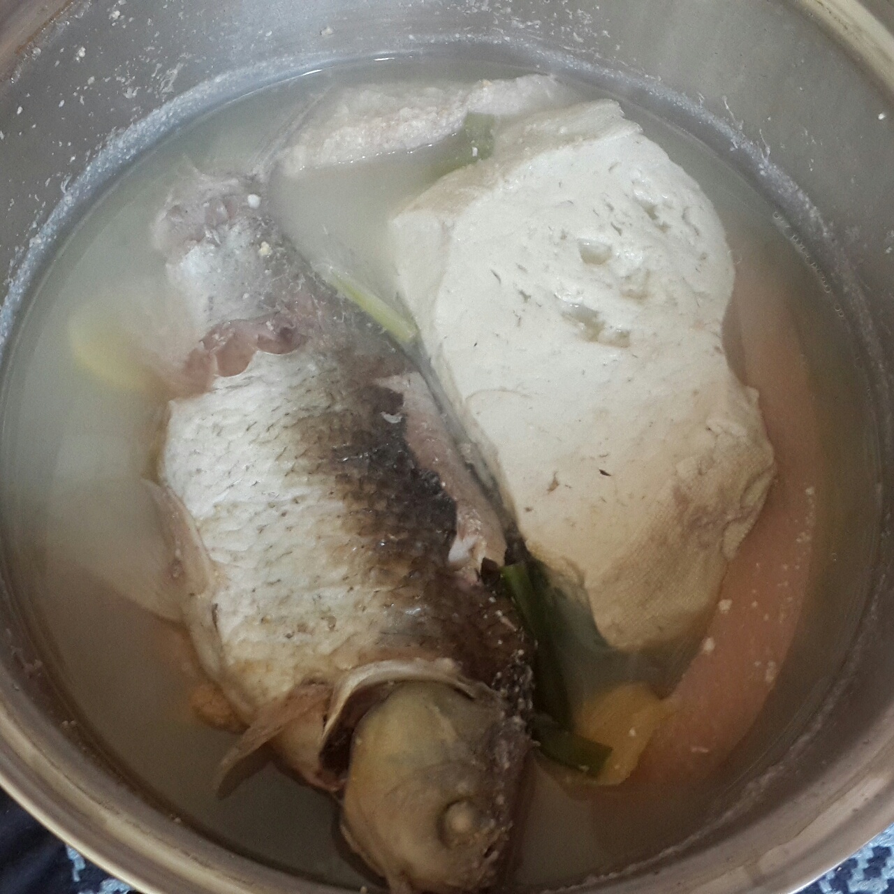 鲫鱼豆腐汤